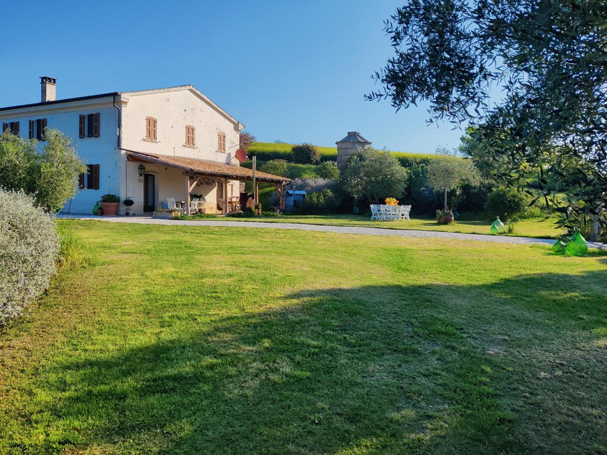 Rustico Del Bozzo Guest House Castelleone di Suasa Exterior photo