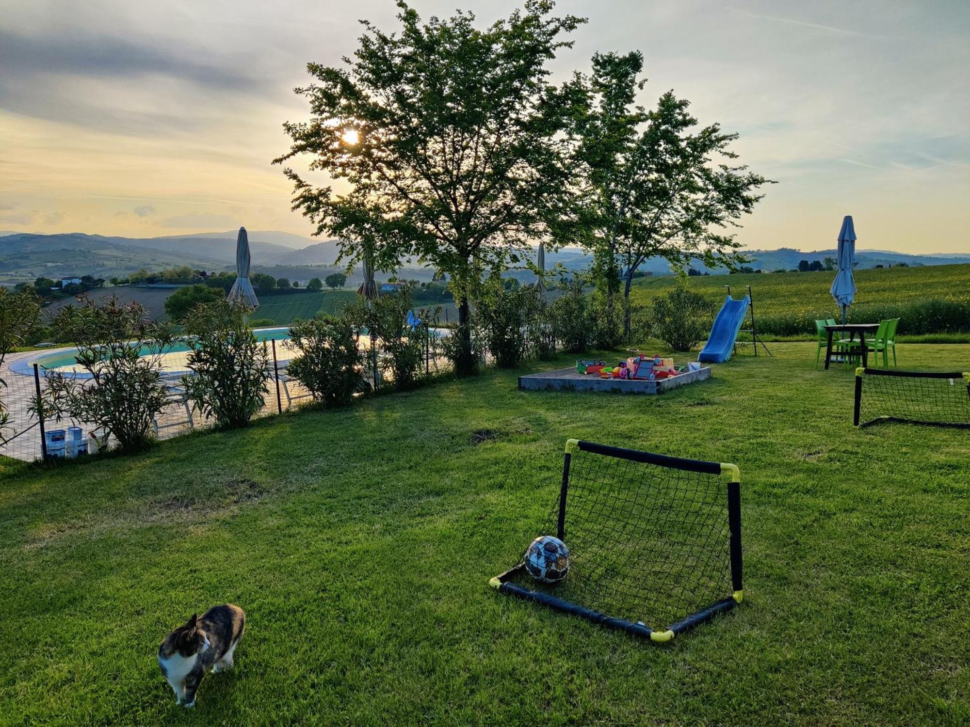 Rustico Del Bozzo Guest House Castelleone di Suasa Exterior photo