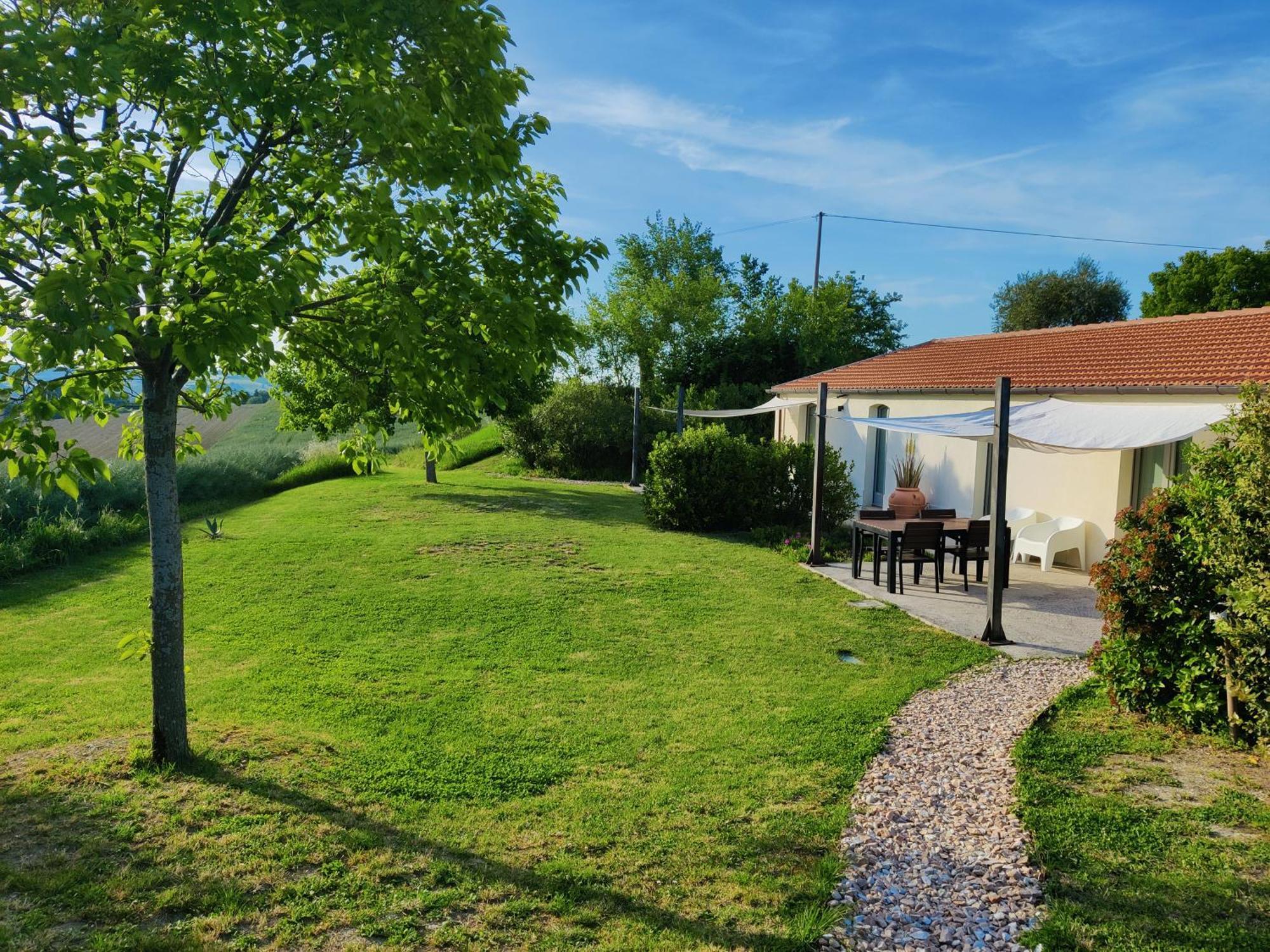 Rustico Del Bozzo Guest House Castelleone di Suasa Exterior photo